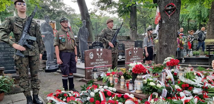 Uroczystości na Cmentarzu Garnizonowym w Gdańsku przy grobach "Inki" i "Zagończyka".
(Fot. Michał Rzepiak)
