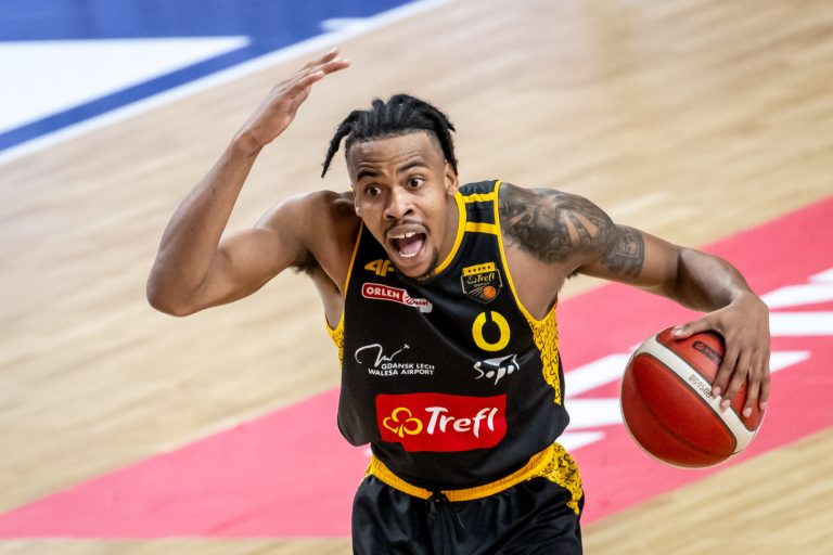 W³oc³awek, 24.09.2023. Koszykarz Trefla Sopot Paul Scruggs podczas meczu Ekstraklasy z Anwilem W³oc³awek, 24 bm. (gj) PAP/Tytus ¯mijewski