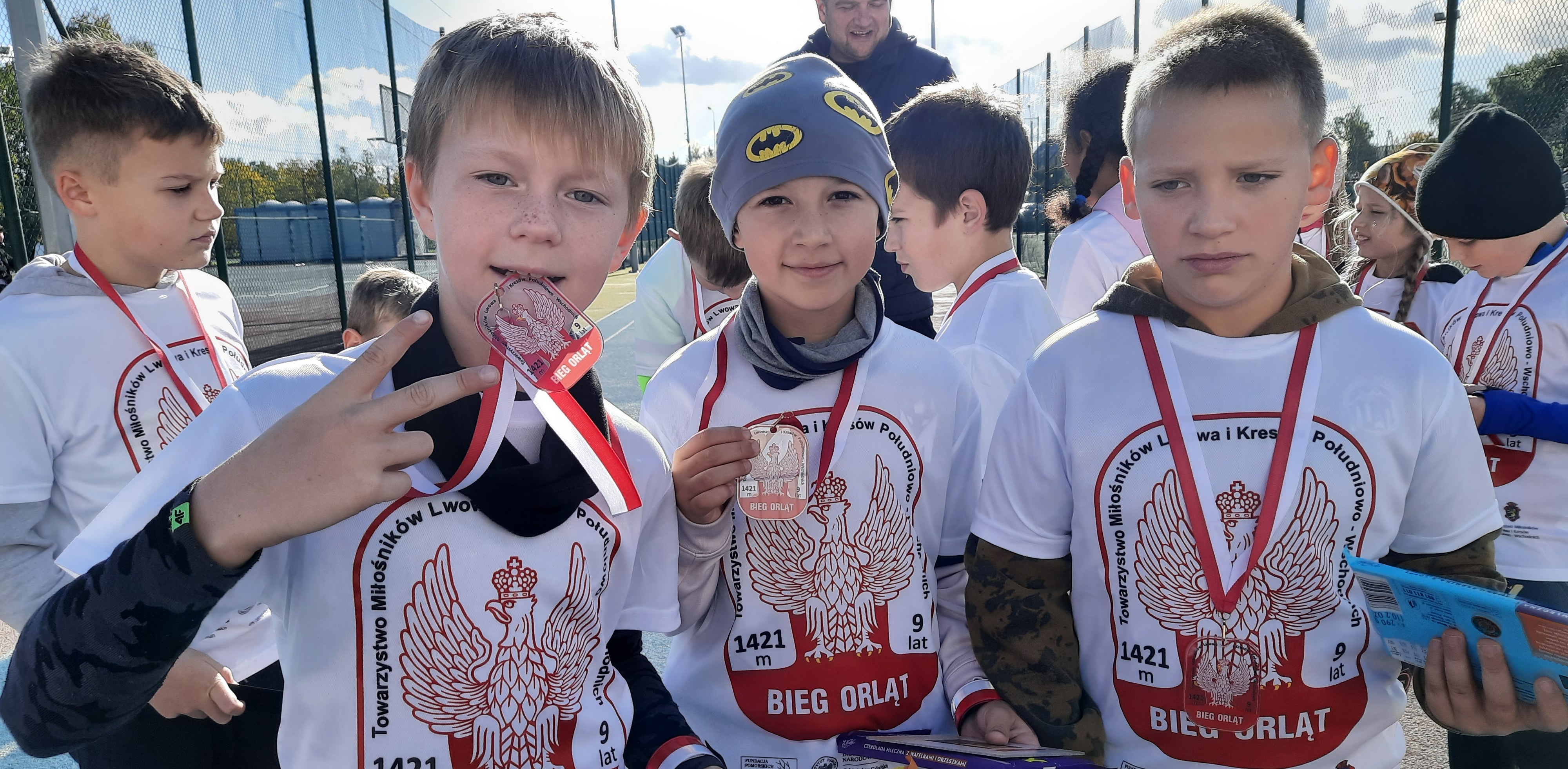 Na zdjęciu: uczniowie Szkoły Podstawowej im. gen. Mariusza Zaruskiego w Kolbudach, uczestnicy Biegu Orląt (fot. Michał Rzepiak)
