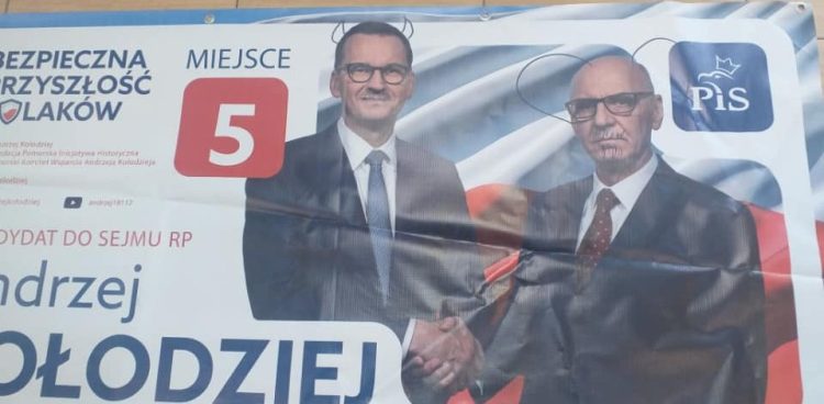 Zniszczony plakat, (fot. facebook.com/Andrzej Kołodziej)