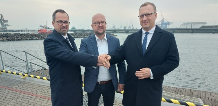 Na zdjęciu: Marcin Horała, Bartosz Łapiński i Tomasz Rakowski (fot. Radio Gdańsk/Bartosz Stracewski)