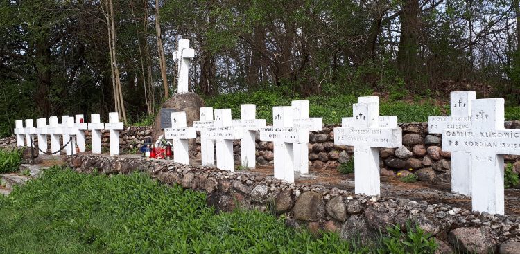 Całkowicie zrównany z ziemią przez władze białoruskie w lipcu 2022 roku cmentarz wojskowy w Mikuliszkach koło Oszmiany,
na którym spoczywali żołnierze III i VI Brygady AK Okręgu Wileńskiego polegli w 1944 roku. (Fot. Michał Rzepiak)