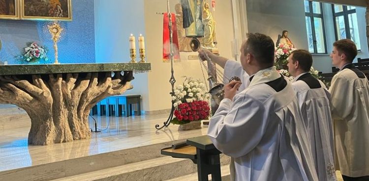 Zdjęcie ilustracyjne, (fot. www.matemblewo.pl/Sanktuarium Matki Bożej Brzemiennej w Matemblewie)