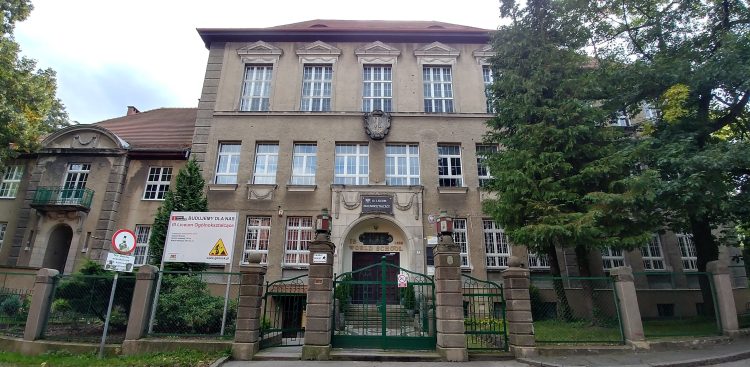 III LO w Gdańsku, gdzie odbyła się konferencja akcji "Tęczowy Piątek" (Fot. Wikimedia Commons/Ktyzoo)