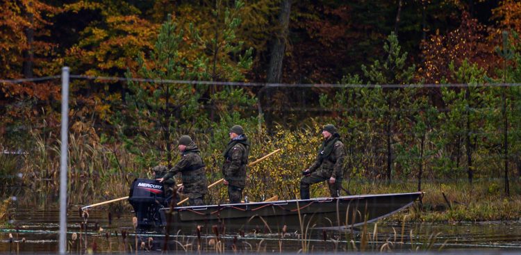 Poszukiwania Grzegorza Borysa przy stawie Lepusz. Zdjęcie ilustracyjne, (fot. Agencja KFP/Piotr Hukało)