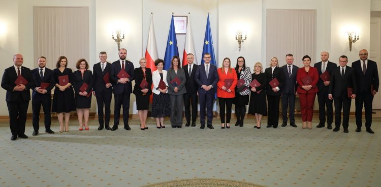 Uroczystość powołania i zaprzysiężenia Rady Ministrów w Pałacu Prezydenckim w Warszawie (fot. PAP/Paweł Supernak)