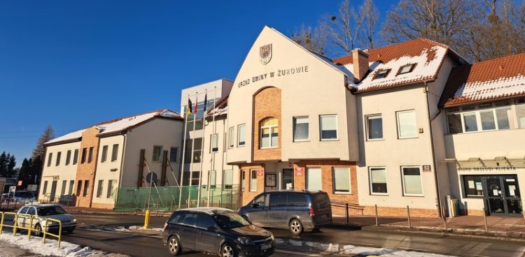 Urząd Gminy w Żukowie (fot. Radio Gdańsk/Sebastian Kwiatkowski)