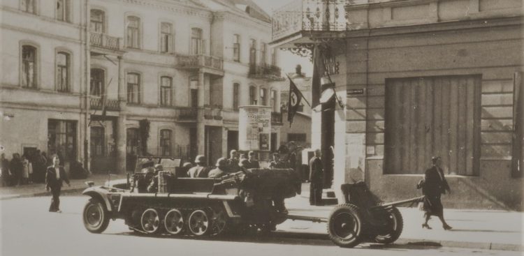 Na zdjęciu: główna ulica Wilna – Mickiewicza/Giedymina. Okupacja, lata 40. XX wieku (fot. Archiwum IPN o/Białystok)