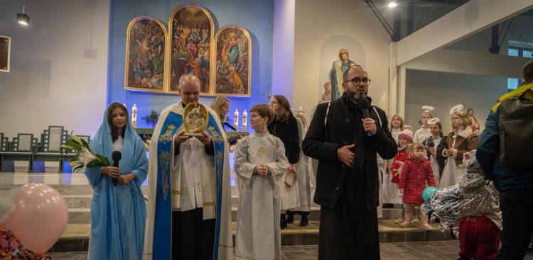 (Fot. Sanktuarium Matki Bożej Brzemiennej w Matemblewie)