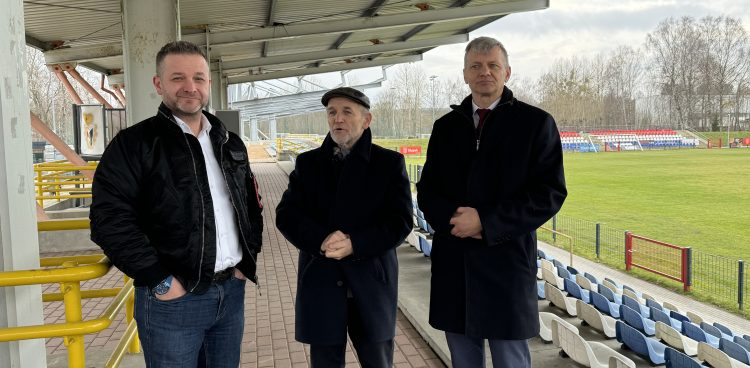 Słupscy działacze PiS. Od lewej: Łukasz Jaworski, Tadeusz Bobrowski i Adam Treder. ( fot. Alek Radomski)