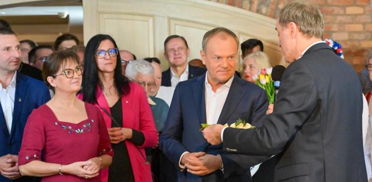 Na zdjęciu od lewej: Mateusz Hołdys, Beata Jankowska, Donald Tusk i Mieczysław Struk (fot. Jacek Słomion)
