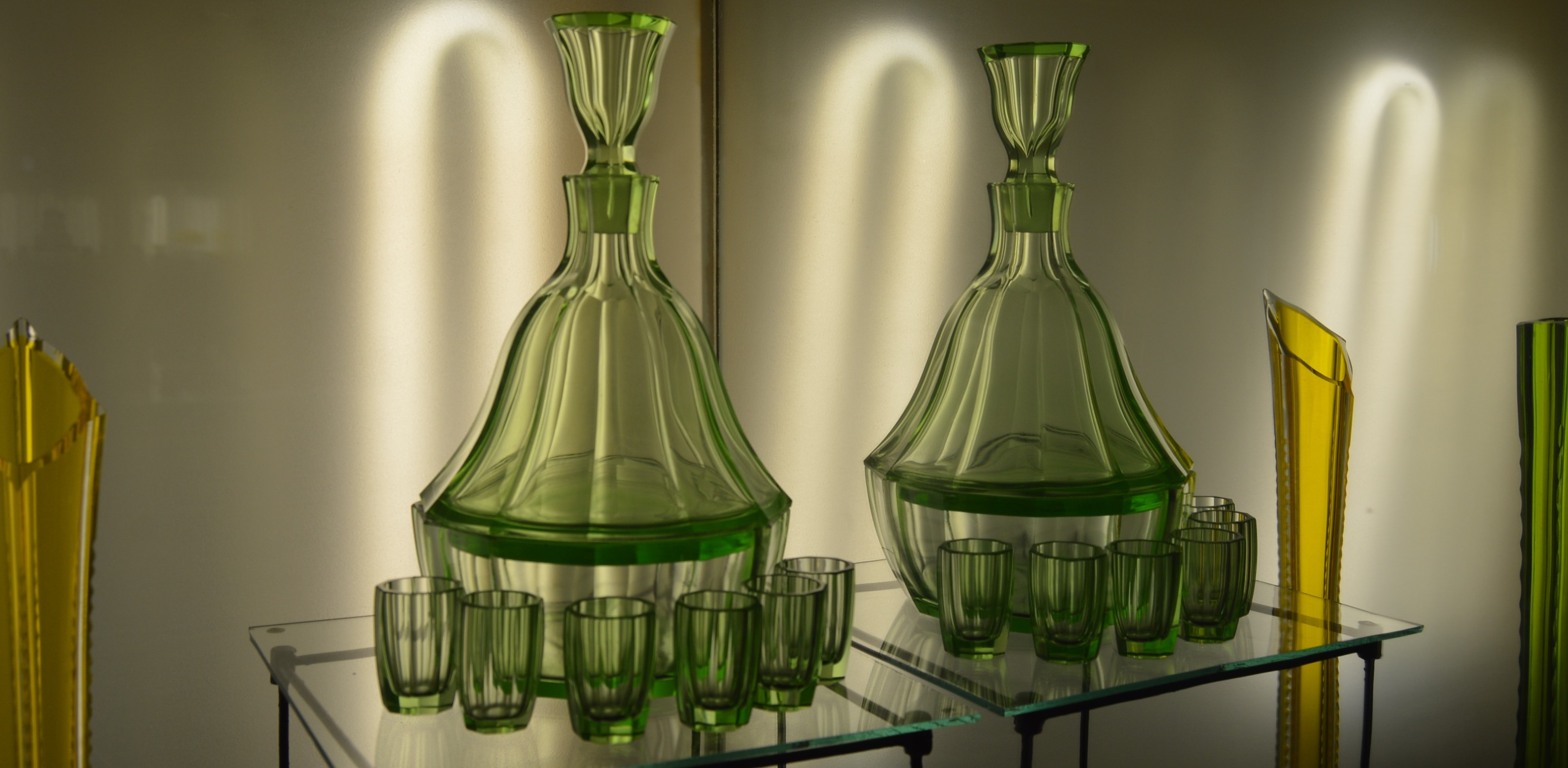 Na zdjęciu: szkło Huty "Niemen" w przyzakładowym muzeum w Brzozówce, obecnie na Białorusi (fot. Michał Rzepiak)