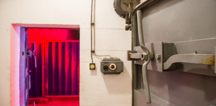 Schron przeciwatomowy znajdujący się pod biurowce C-200 w Gdańsku (fot. KFP/Mateusz Ochocki)