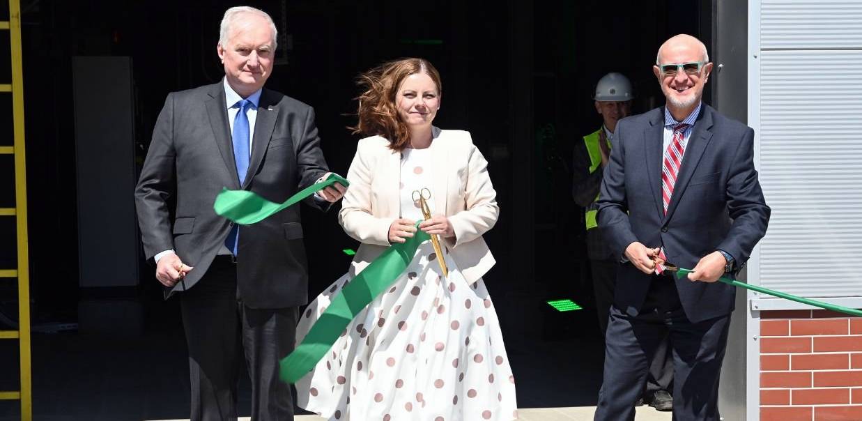 Na zdjęciu (od lewej): Dariusz Marzec - prezes zarządu PGE Polskiej Grupy Energetycznej, Aleksandra Kosiorek - prezydent Gdyni, Grzegorz Krystek -  prezes zarządu PGE Energia Ciepła w Gdańsku (fot. mat. pras. UM Gdynia/Magdalena Starnawska)