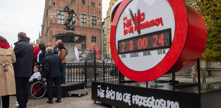 Podsumowanie kampanii profrekwencyjnej "Nie śpij, bo Cię przegłosują" na Długim Targu (fot. KFP/Paweł Marcinko)