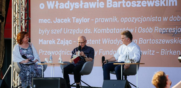 Marzena Bakowska z Radia Gdańsk prowadziła rozmowę w czasie "Imienin Władysława Bartoszewskiego w Gdańsku" (fot. Muzeum II Wojny Światowej)