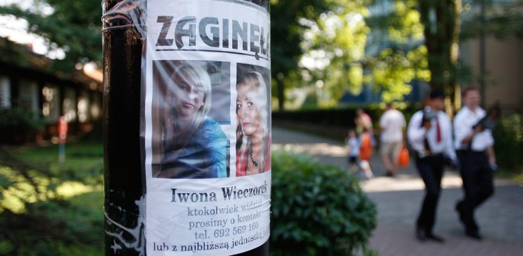 Sopot. Alejki nadmorskie. Poszukiwania zaginionej Iwony Wieczorek. 05.08.2010 r. (fot. Krzysztof Mystkowski/KFP)