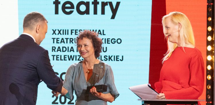 Joanna Szczepkowska, laureatka Wielkiej Nagrody Festiwalu "Dwa Teatry" za całokształt twórczości. 22.06.2024 r. (fot. Anna Rezulak/KFP)