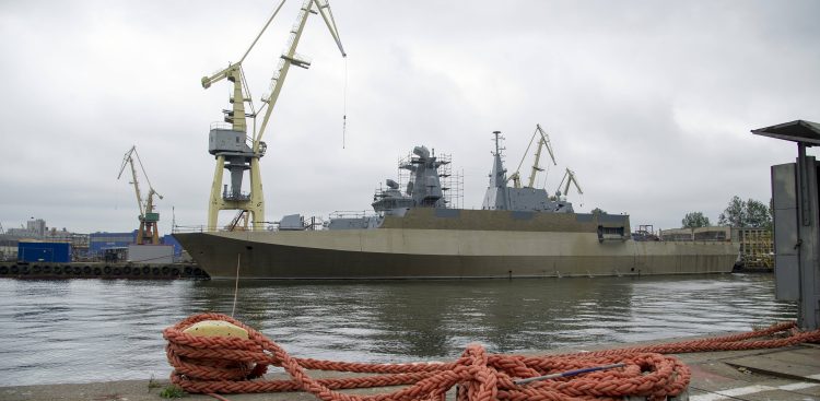 Zdjęcie archiwalne. Patrolowiec ORP Ślązak. Gdynia, Stocznia Marynarki Wojennej - 2017 r. (fot. KFP/Wojciech Stryk)