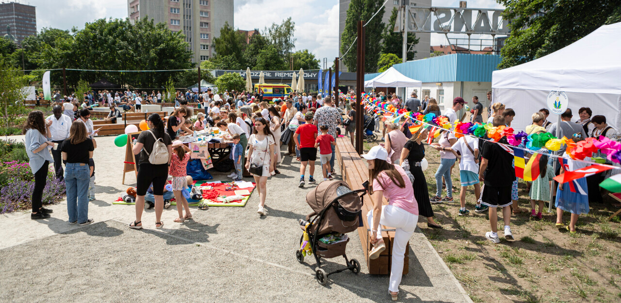 Wielokulturowy Piknik Rodzinny przy historycznej bramie nr 2 Stoczni Gdańskiej. Gdańsk, 18.06.2023 r. (fot. Piotr Wittman/www.gdansk.pl)