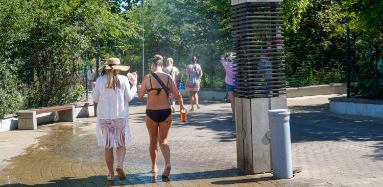 Gdańsk-Stogi. Nz. kurtyna wodna. 03.07.2022 r. (fot. Paweł Marcinko/KFP)
