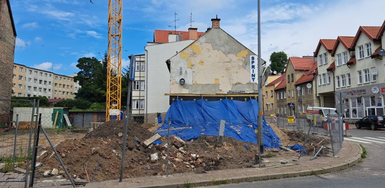 Elbląska kamienica, której grozi zawalenie (fot. Radio Gdańsk/Marek Nowosad)