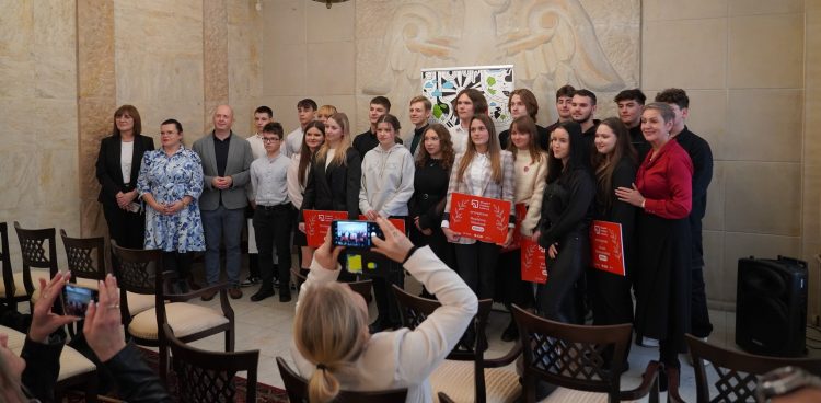 Dobroczynność, filantropia i społeczna aktywność. Dziewięć osób otrzymało w ubiegłym roku stypendia. Teraz Słupski Fundusz Lokalny czeka na zgłoszenia nowych stypendystów. (fot. CIO Słupsk)