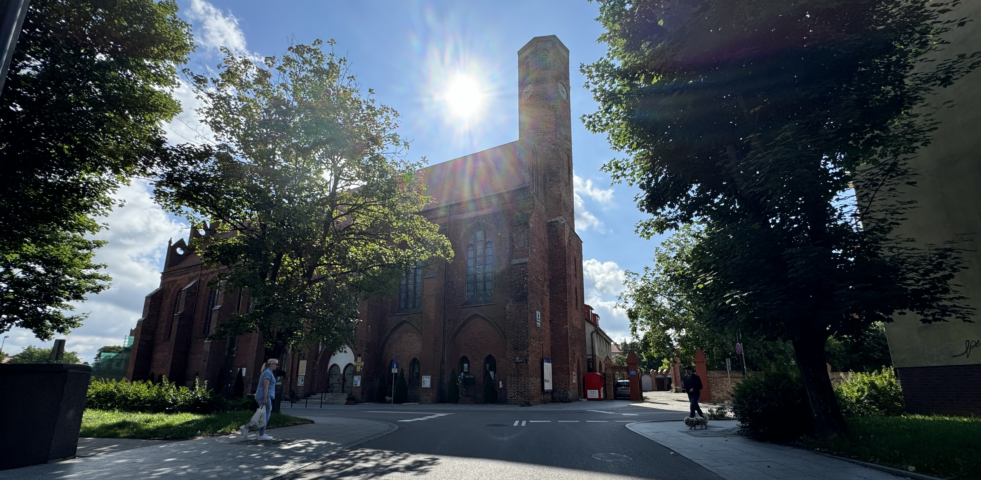 W ramach zadania planuje się wykonanie prac naprawczych i odtworzeniowych oraz ponowny montaż naprawionych elementów zwieńczenia wieży kościoła. Przeprowadzone zostaną również prace mające na celu wzmocnienie konstrukcyjne budynku. (fot. Rado Gdańsk/Alek Radomski)