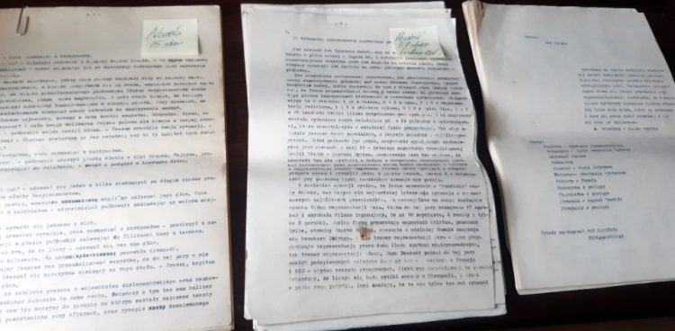 Odnalezione maszynopisy dzieł Pawła Huellego. (Fot. Wojciech Książek)