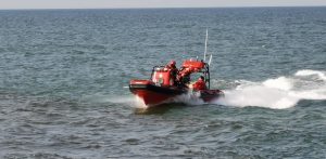 Zdjęcie ilustracyjne - ratownicy w akcji (fot. Morska Służba Poszukiwania i Ratownictwa)