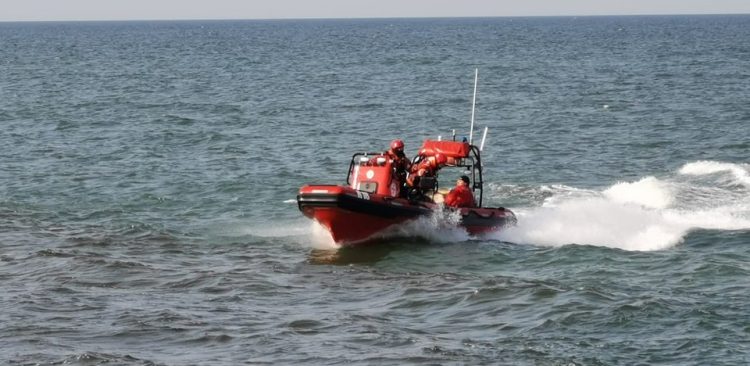 Zdjęcie ilustracyjne - ratownicy w akcji (fot. Morska Służba Poszukiwania i Ratownictwa)