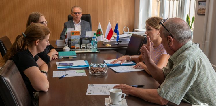 Podpisanie umowy na na wykonanie dokumentacji projektowej dla budowy przedszkola w Stanisławiu (fot. Gmina Tczew)