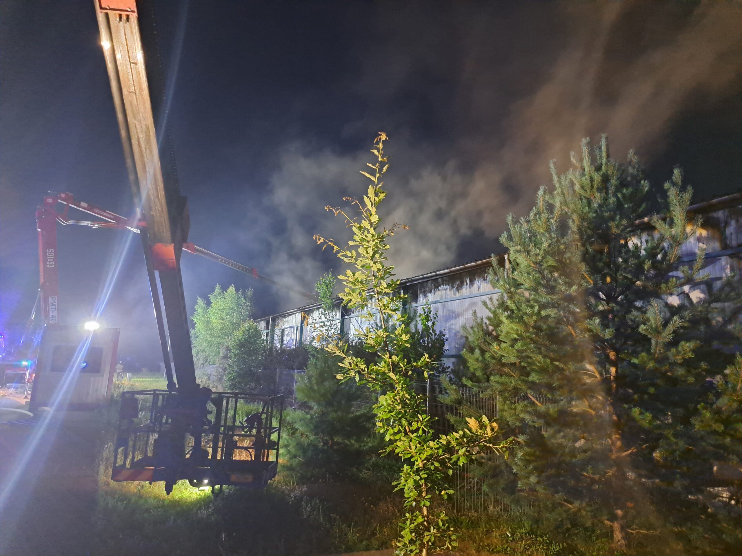 pożar hali, Kartoszyno (fot. Radio Gdańsk/Sebastian Kwiatkowski)