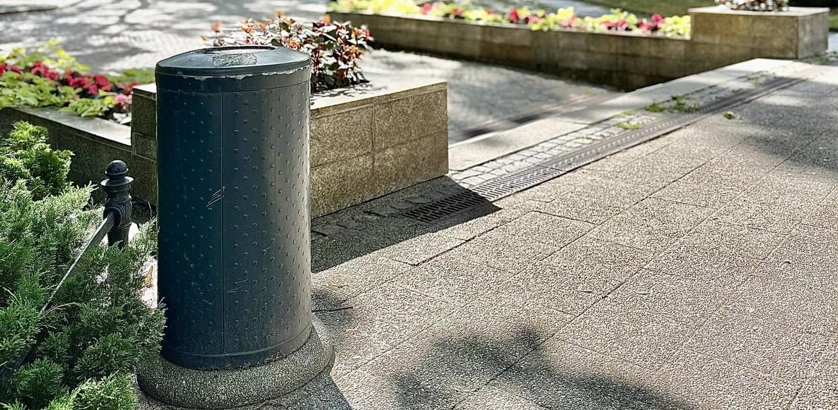 Uliczny kosz na śmieci w Sopocie (fot. UMS)