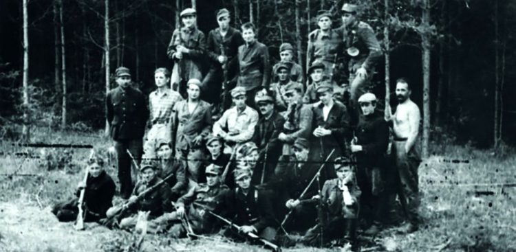 Oddział samoobrony na Wołyniu. (Fot. Narodowe Archiwum Cyfrowe)