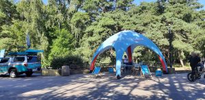 Nasze studio rozstawiliśmy niedaleko molo w Brzeźnie
(Fot. Radio Gdańsk/Magdalena Gadzinowska)