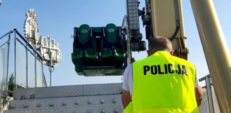 Na karuzeli w wesołym miasteczku we Władysławowie doszło do wypadku (Fot. Pomorska Policja)