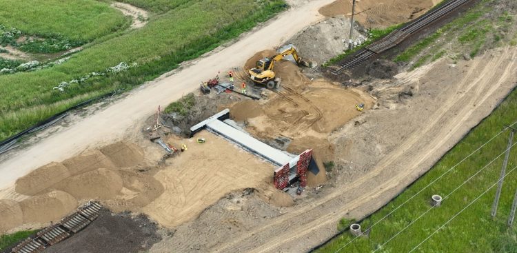 - Ze względu na zakres robót na jednotorowej linii, na odcinku Lębork-Słupsk w terminie 2-14 grudnia, wstrzymany zostanie ruch pociągów - informuje Martyn Janduła z biura prasowego PKP PLK. (fot. PKP PLK)