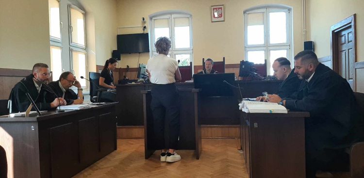 Nawet siedem lat mógł nie być czyszczony piecyk gazowy w komunalnym mieszkaniu w Słupsku, w którym zginęła zaczadzona 13-latka. To zeznania technika, który dziś zeznawał w procesie w sądzie rejonowym (fot. Radio Gdańsk/Przemek Woś)