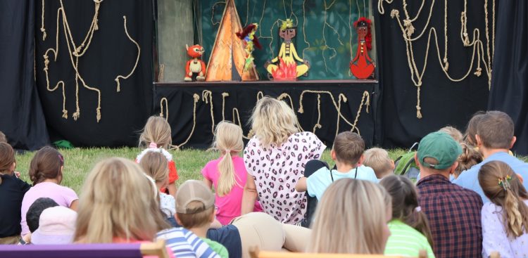 Zarówno na młodych, jak i dorosłych widzów czeka w sumie 21 spektakli
(Fot. Gmina Pruszcz Gdański)