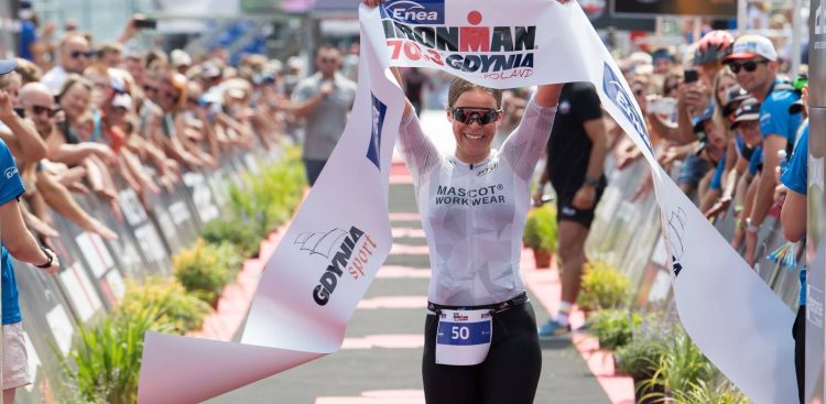 Sif Madsen na mecie triathlonowych zawodów Ironman 70.3 Gdynia (fot. PAP/Andrzej Jackowski)