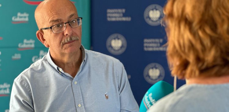 Radio Gdańsk nadawało z gdańskiej siedziby IPN. Na zdjęciu jeden z naszych rozmówców, prokurator Mieczysław Góra (fot. Radio Gdańsk/Andrzej Dubas)