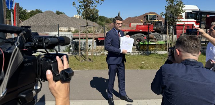 Zmiana terminu przetargu na modernizację linii 202 od Lęborka do Gdyni będzie przedmiotem poselskiej interpelacji Piotra Muller. (fot. Radio Gdańsk)