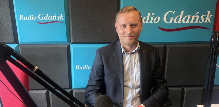 O pomyśle na gminę Kobylnica rozmawiamy z kandydatem na wójta Mariuszem Głaszczem. (fot. Radio Gdańsk/Joanna Merecka-Łotysz)
