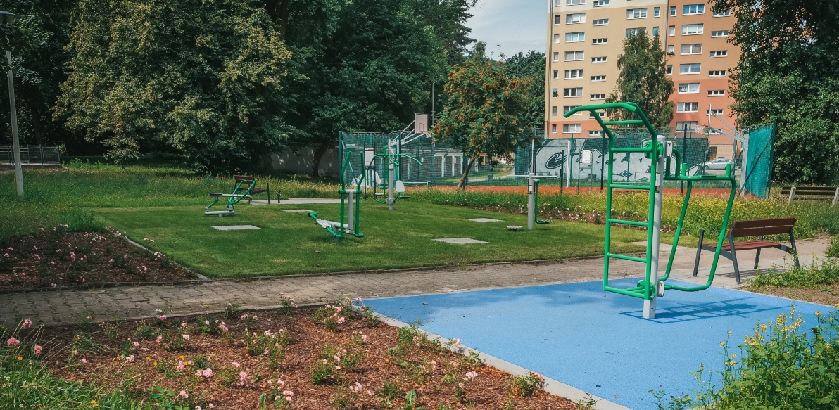 Ogród różany i siłownia pod chmurką przy ul. Kcyńskiej (fot. gdynia.pl/Marcin Mielewski)