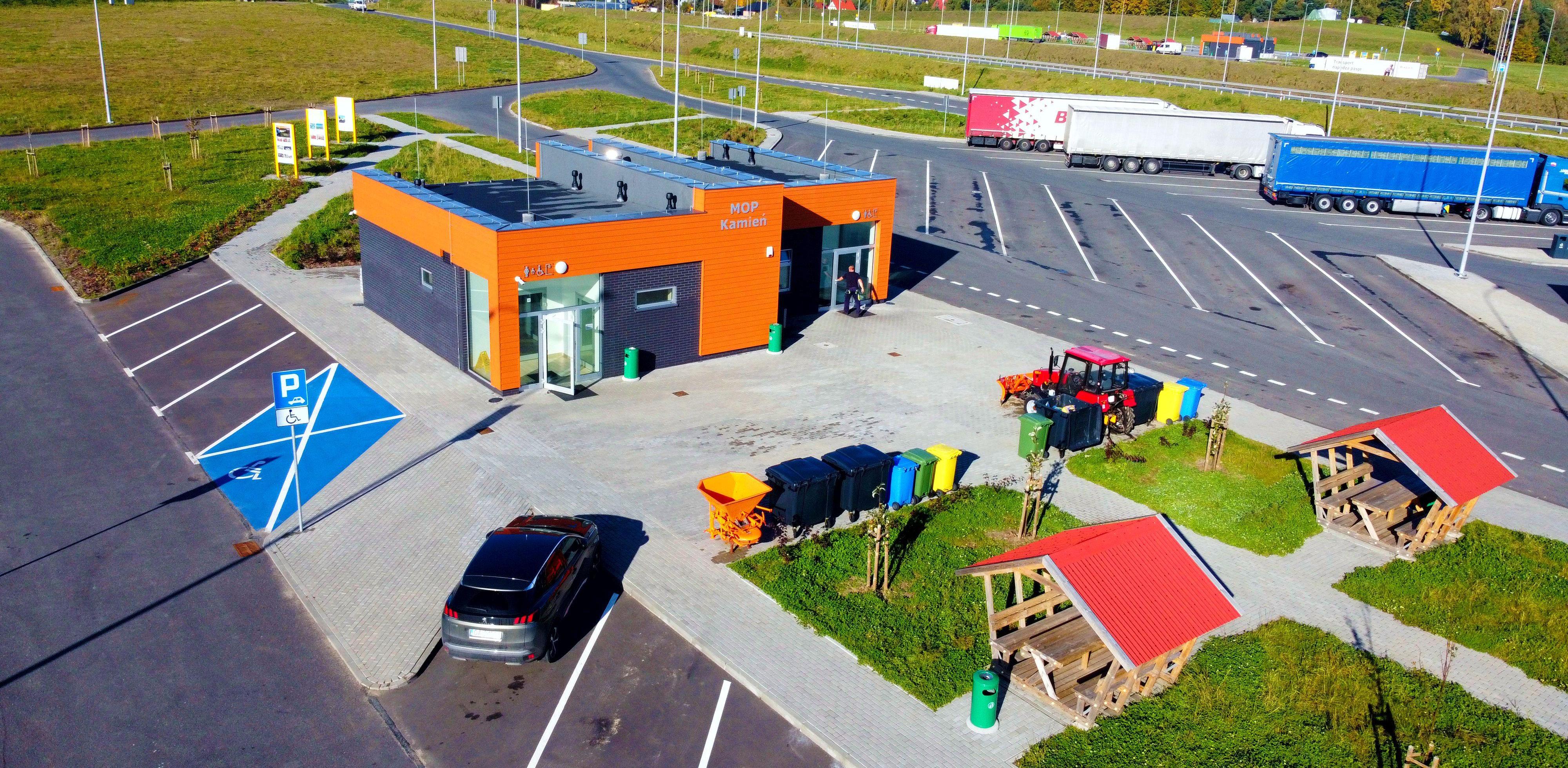 Dziś w Kamieniu poza parkingami działają toalety i place zabaw(Fot. GDDKiA)