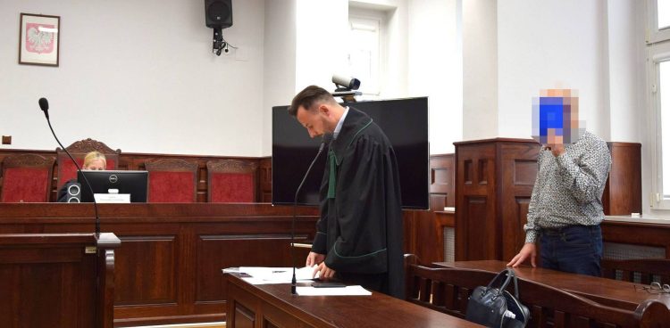 Wiesław L. jest podejrzewany o zlecanie kradzieży samochodów na terenie Niemiec. Mężczyzna nie przyznaje się do winy. (fot. Radio Gdańsk/Przemysław Woś)