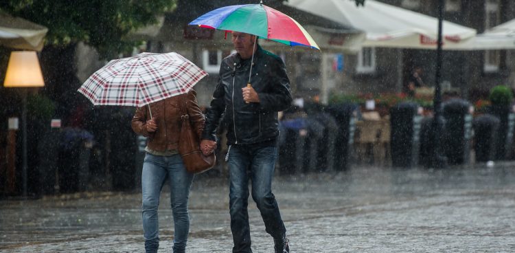Burzom miejscami będą towarzyszyć silne opady deszczu
(Fot. Mateusz Ochocki / KFP)