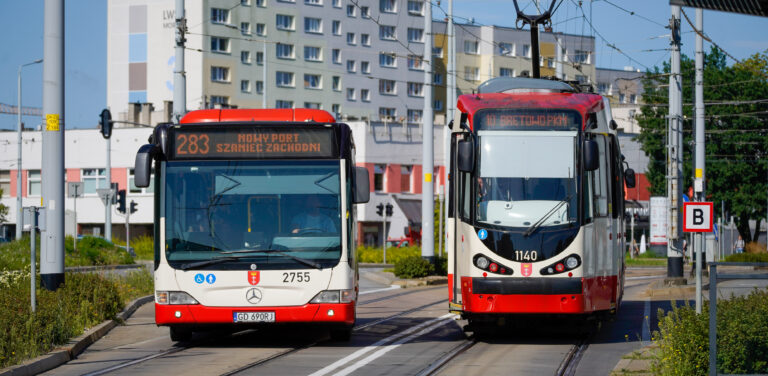 Morena. Duwag N8C i Mercedes-Benz O530 Citaro na przystanku Warneńska. 30.07.2024 fot. Paweł Marcinko / KFP autobus tramwaj