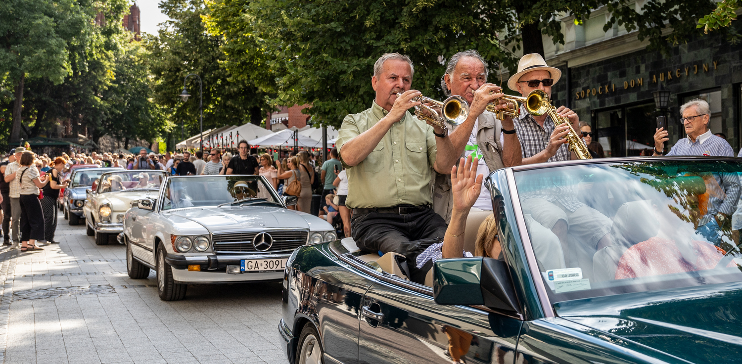 Sopot Molo Jazz Festival. Nowoorleański przemarsz sopocką promenadą (fot. KFP/Anna Rezulak)